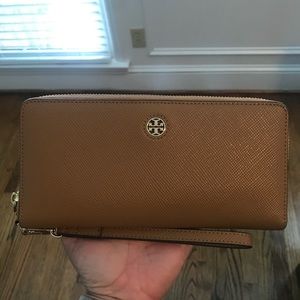 Tory Burch Perry Passport Continental Wallet